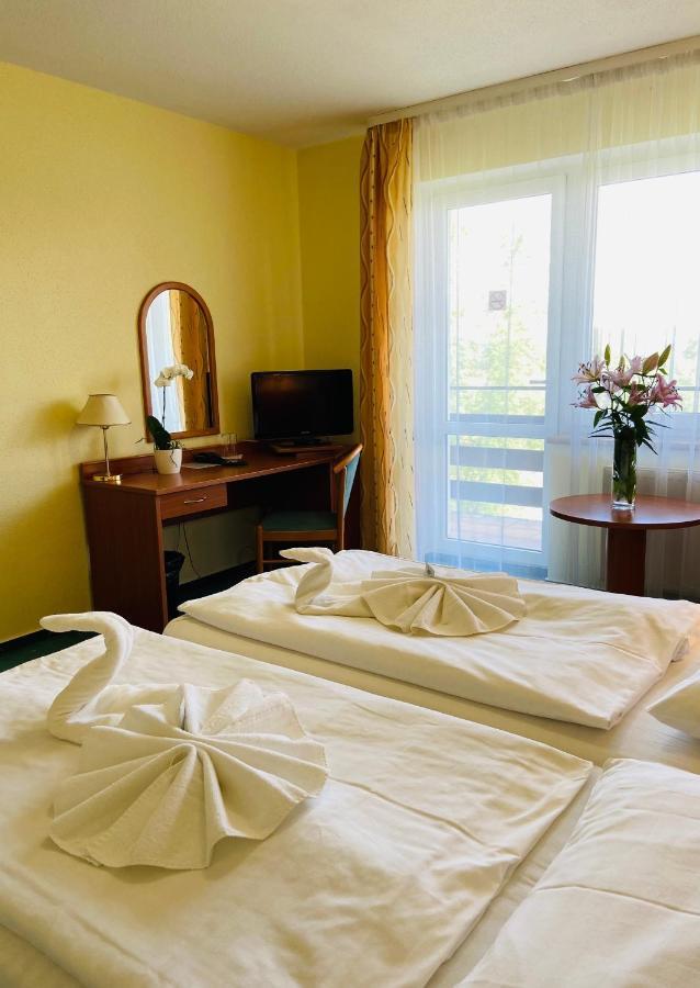 Garni Hotel Pyramida Egra  Extérieur photo
