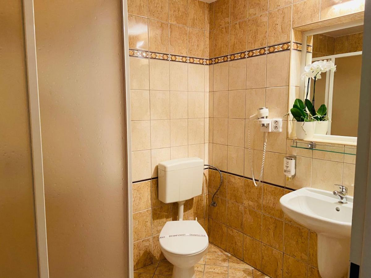Garni Hotel Pyramida Egra  Extérieur photo