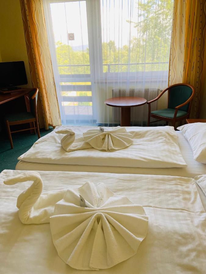 Garni Hotel Pyramida Egra  Extérieur photo